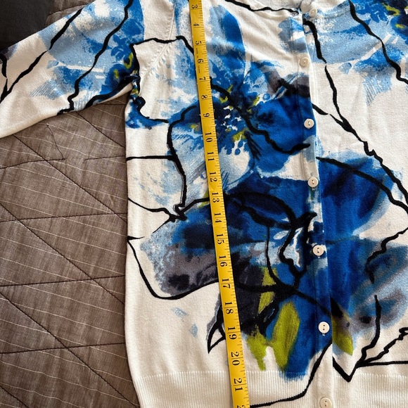 Joseph A. 3/4 sleeve button down cardigan. - Picture 4 of 4